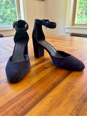 NWOT Tommy Hilfiger Navy Suede Ankle-Strap Block Heels - 10M